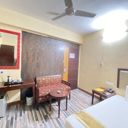 Astoria Hotel Kalküta Dış mekan fotoğraf