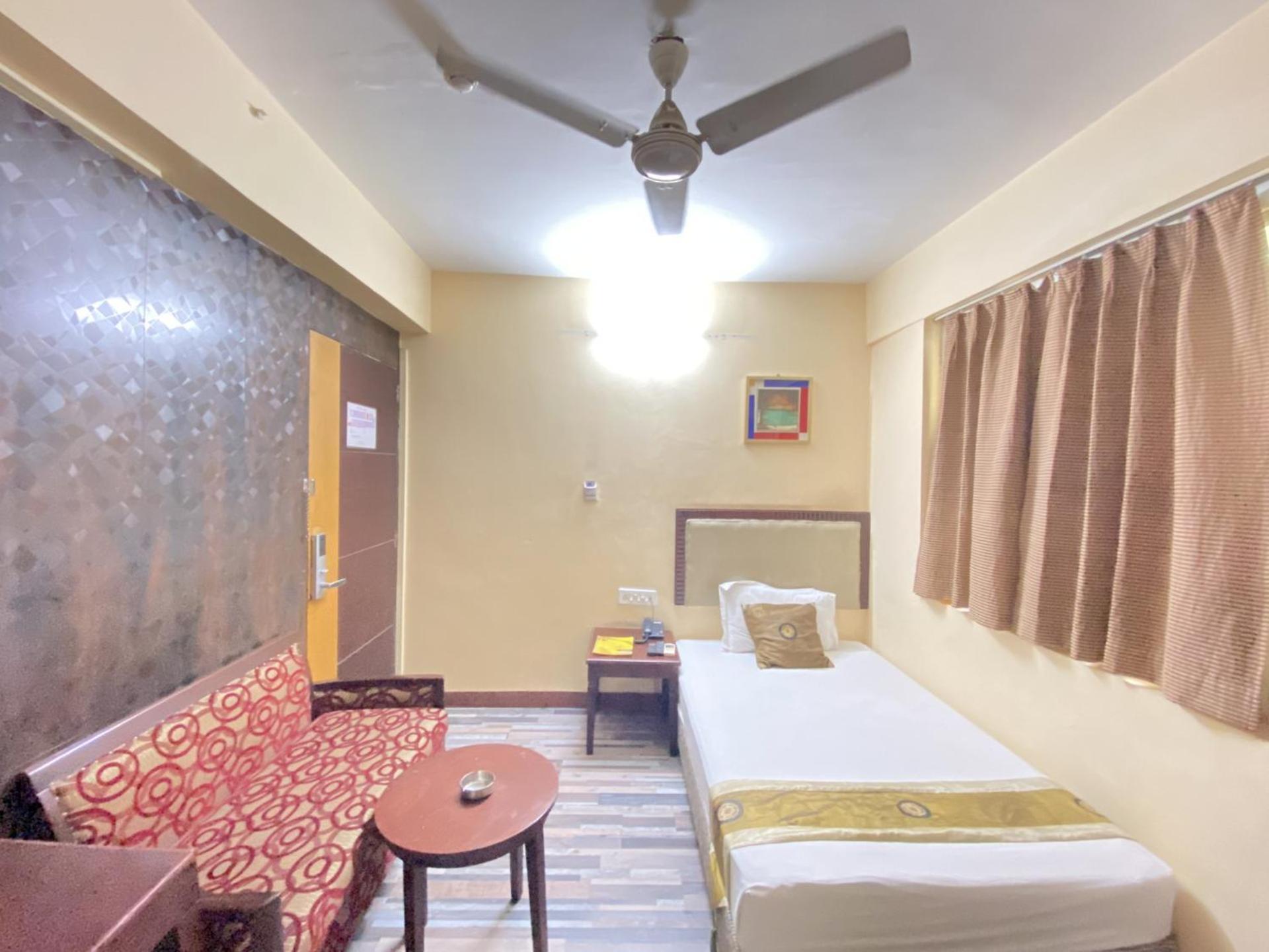 Astoria Hotel Kalküta Dış mekan fotoğraf
