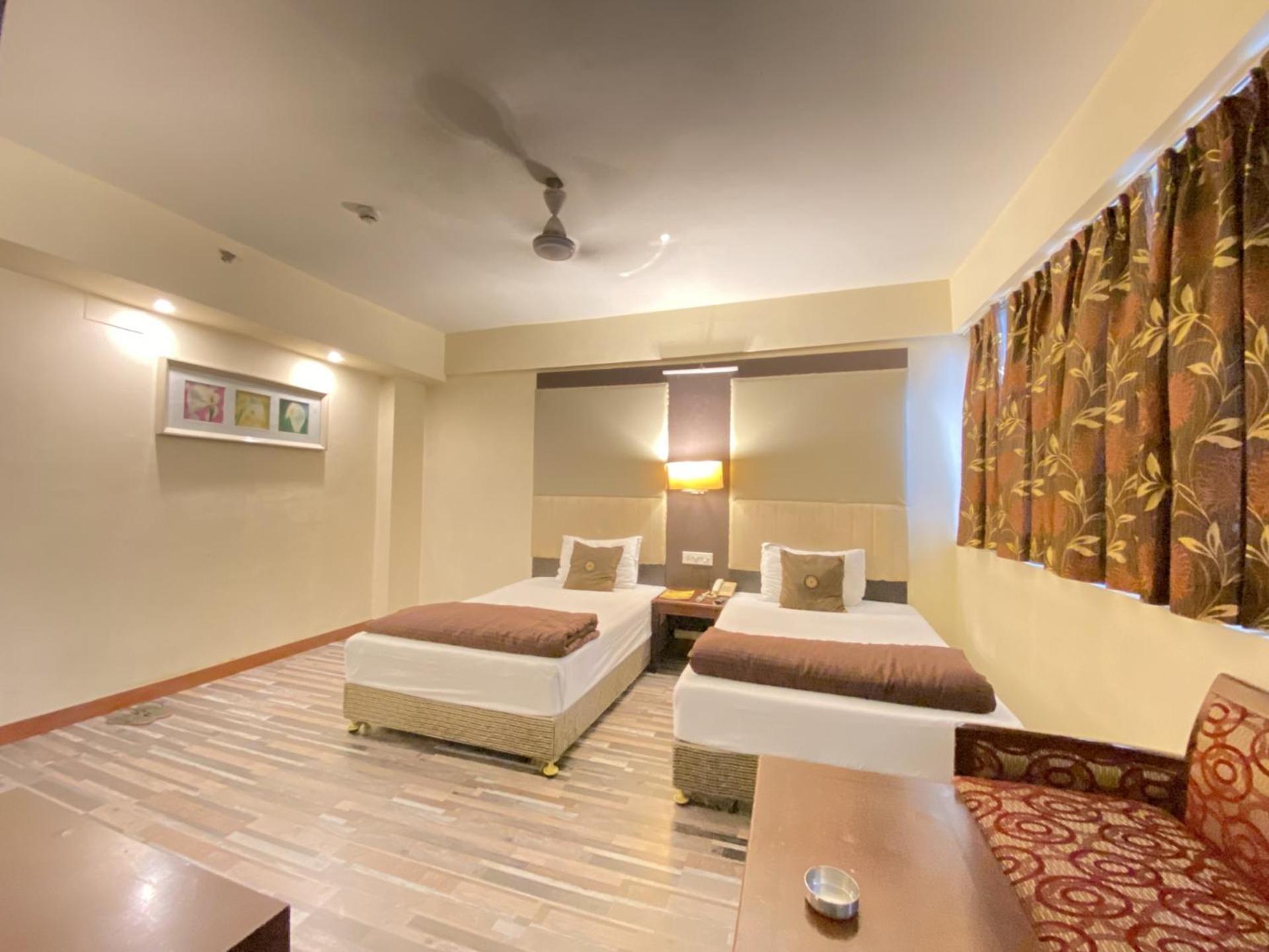 Astoria Hotel Kalküta Dış mekan fotoğraf