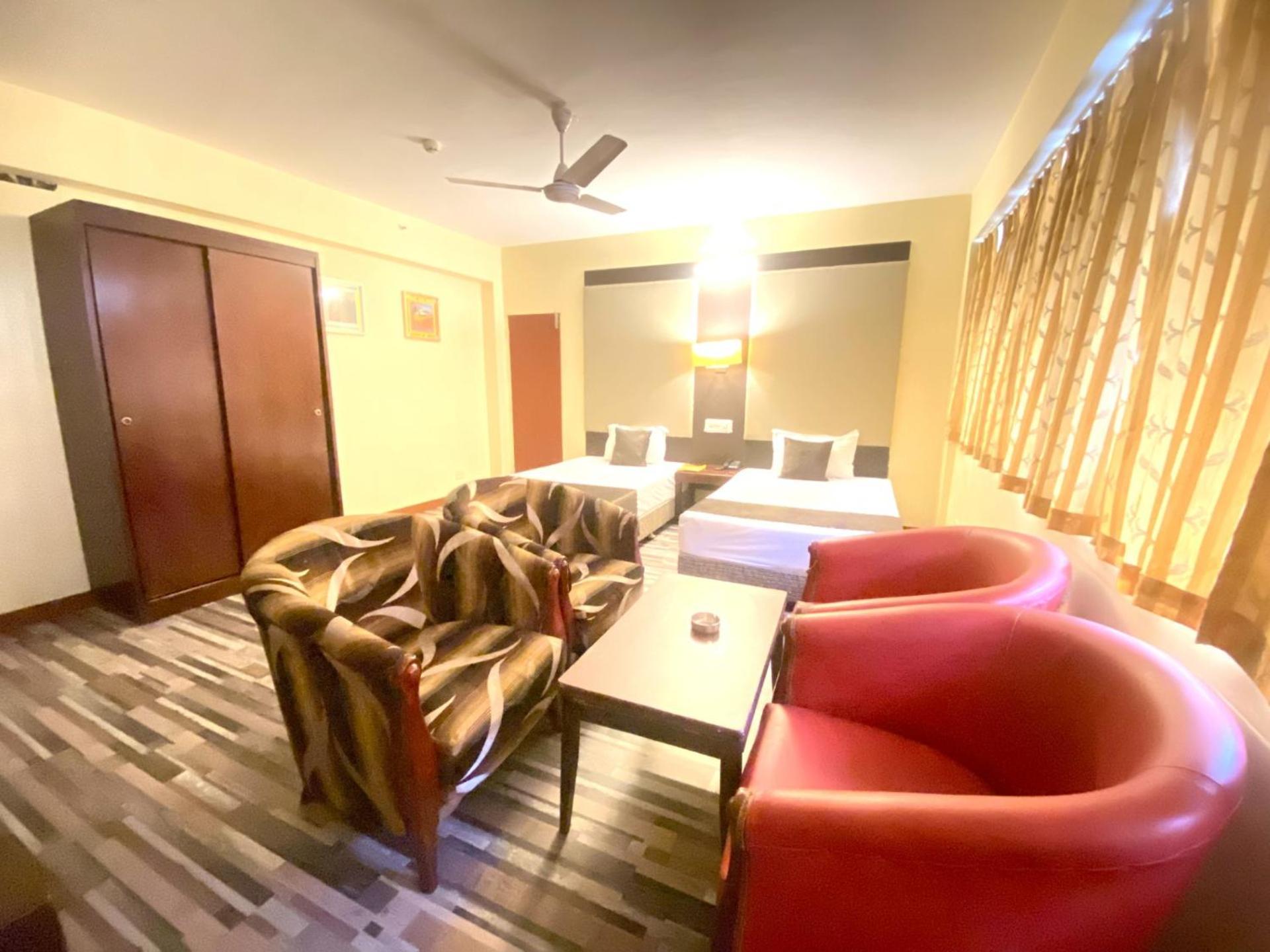 Astoria Hotel Kalküta Dış mekan fotoğraf