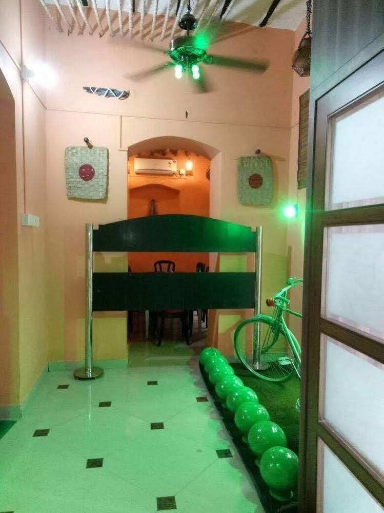 Astoria Hotel Kalküta Dış mekan fotoğraf