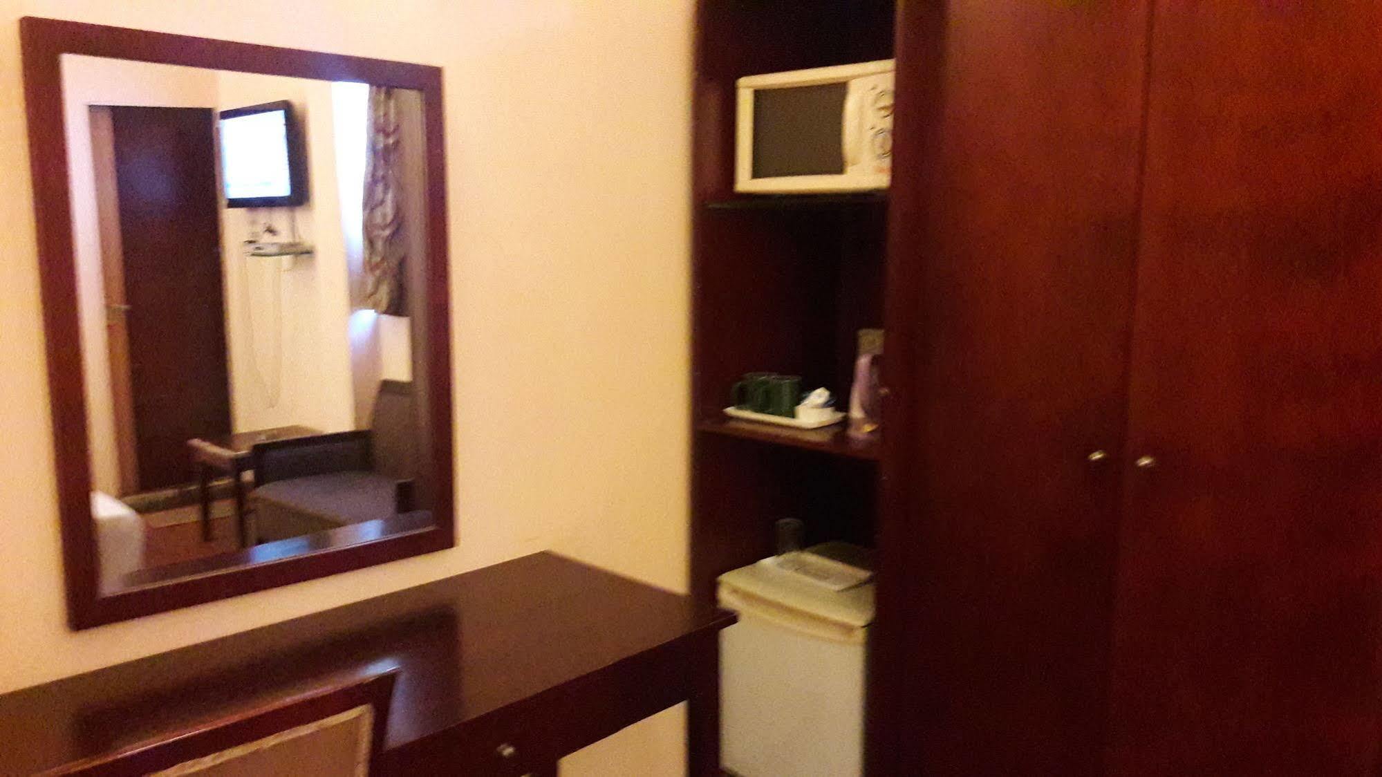 Astoria Hotel Kalküta Dış mekan fotoğraf