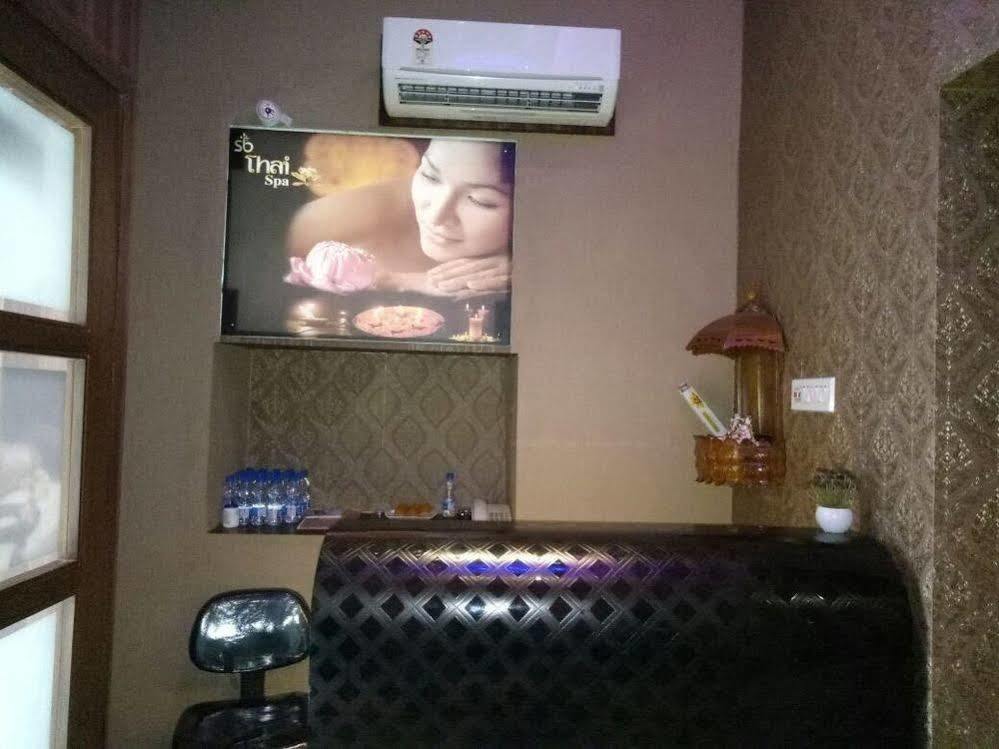 Astoria Hotel Kalküta Dış mekan fotoğraf