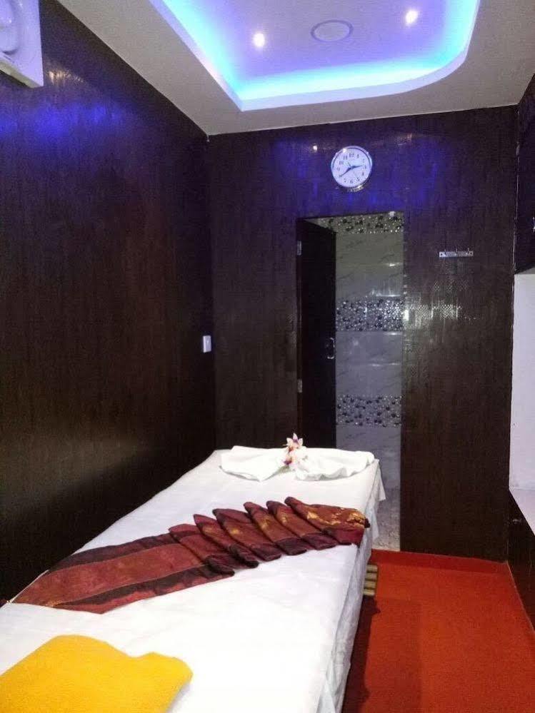 Astoria Hotel Kalküta Dış mekan fotoğraf